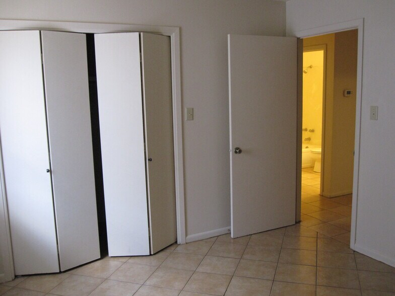 Building Photo - 104 Stanford Dr