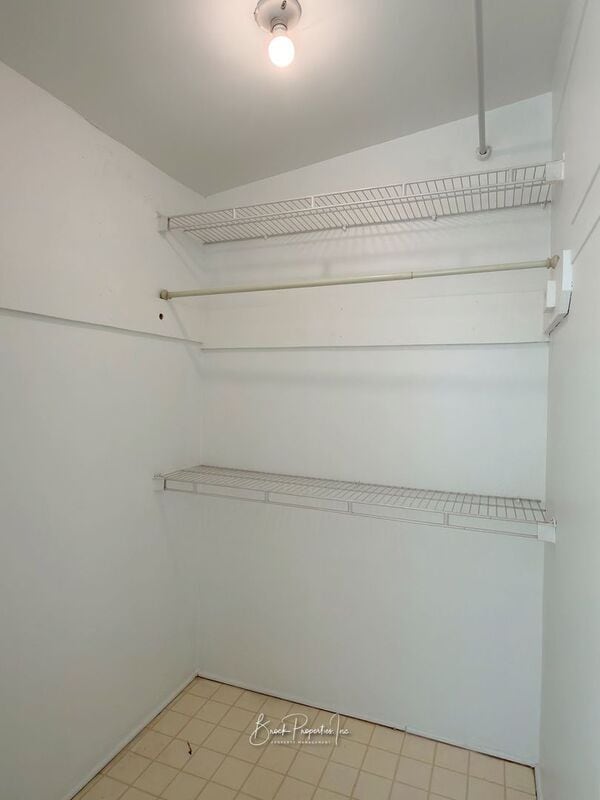 Building Photo - 1613 E Blount St