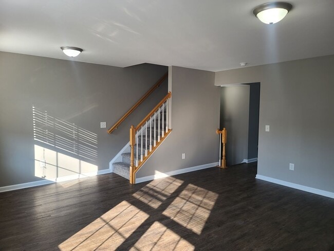 Building Photo - 3 Bedroom Townhouse for Rent in Waynesboro!