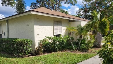 Building Photo - Annual unfurnished nicely renovated 2/2 villa near the Ringling Museum