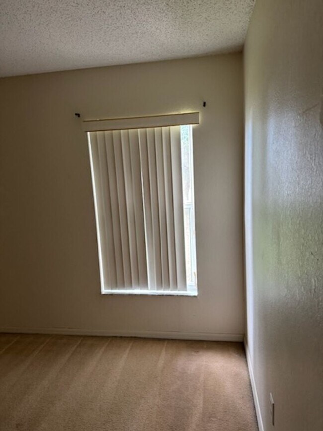 Building Photo - Highland Square Home