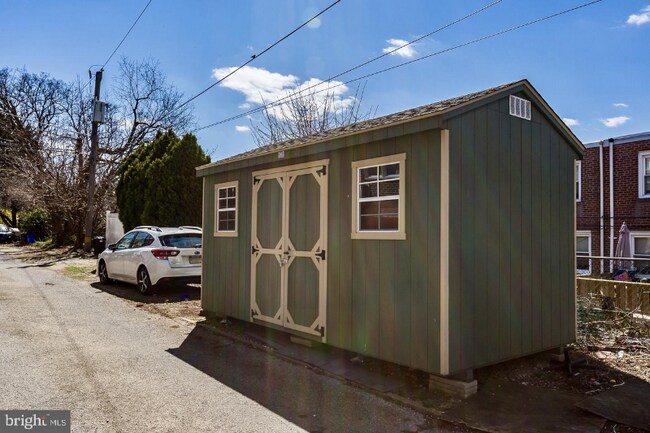 Building Photo - 852 Fairfax Rd