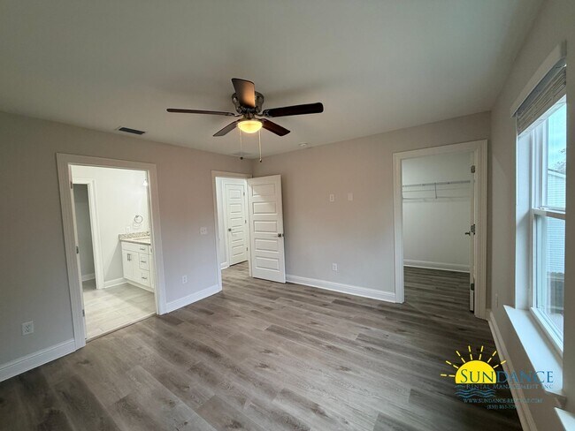 Building Photo - Brand-New 3 Bedroom Townhome in Fort Walton Beach!