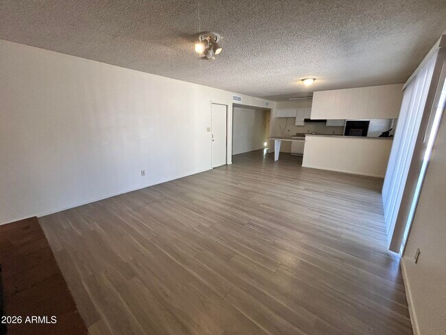Building Photo - 5309 S River Dr