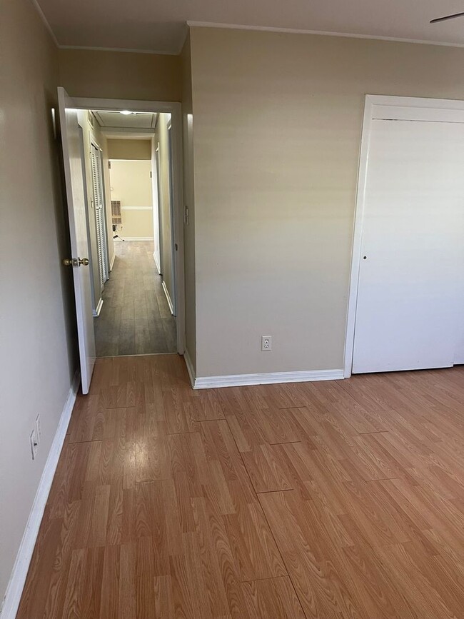 Building Photo - 11 Malvina Ln