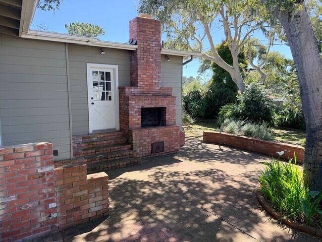 Building Photo - 3 Bed and 3 Bath Home Located Off of Forest Ave