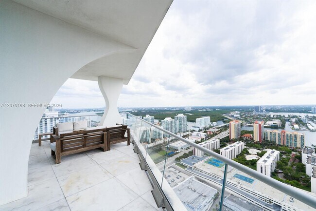 Building Photo - 16901 Collins Ave