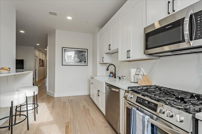 Building Photo - 97-99 Zabriskie St