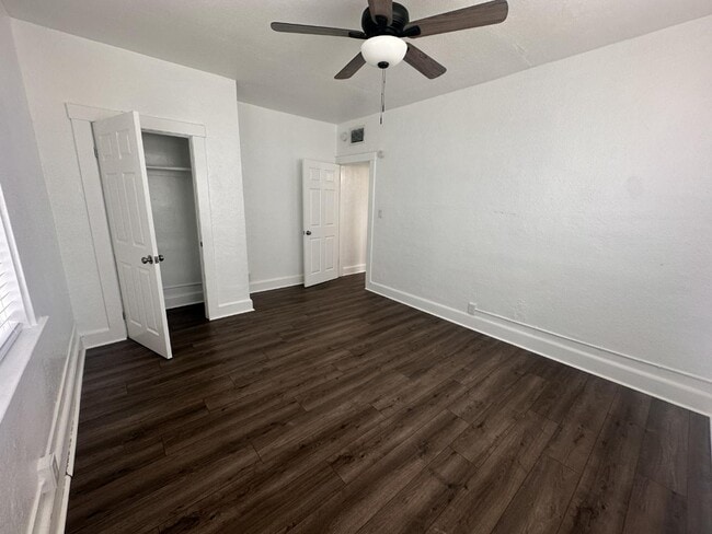 Building Photo - 215 S Seacrest Blvd