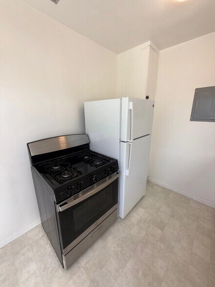 Building Photo - 1263 Hayworth Ave