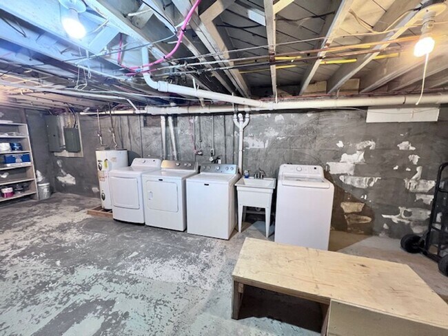 Building Photo - For Rent Mocksville Unit B