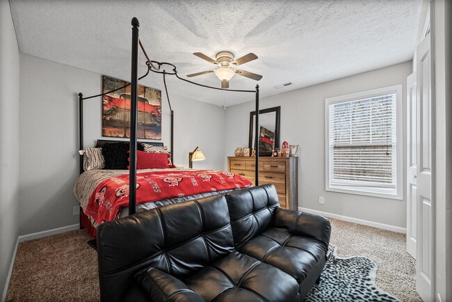 Building Photo - 632 Hidden Valley Dr