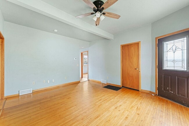 Building Photo - 114 Center St