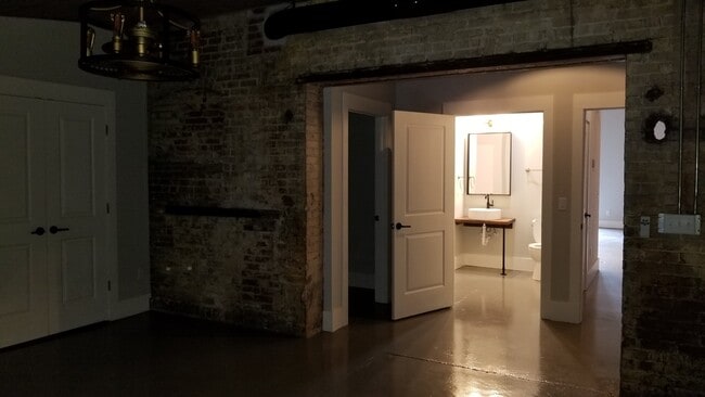 Building Photo - 503 Main St S