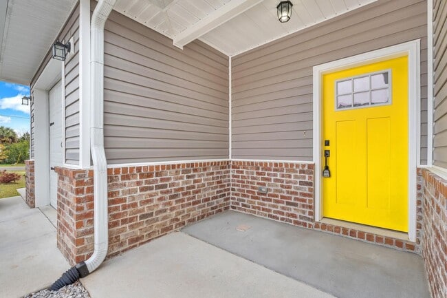 Building Photo - Modern 3 Bedroom Townhome!!