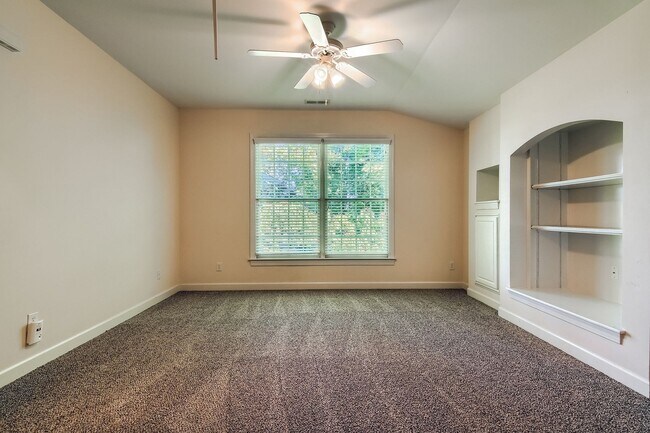 Building Photo - 4 Bedroom single family home in Chapel Hill