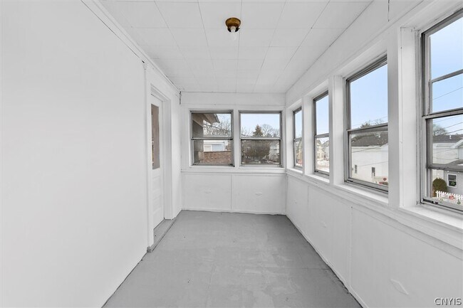 Building Photo - 104 Kincaid Ave