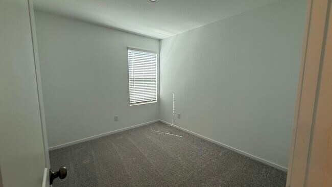 Building Photo - 912 Pertuso Ln
