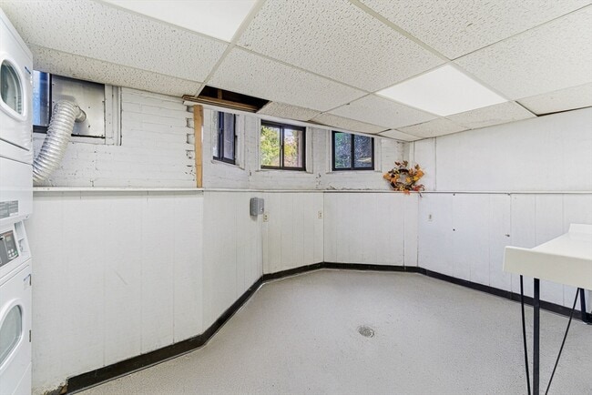 Building Photo - 39 Glenville Ave