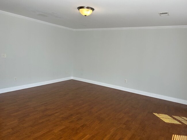 Building Photo - 2 Bedroom/ 2.5 Bath ? Jonesborough, TN 37659