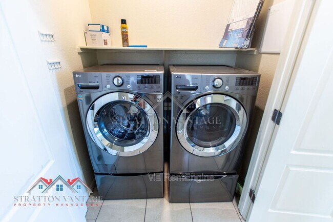 Building Photo - 13562 W Cypress St