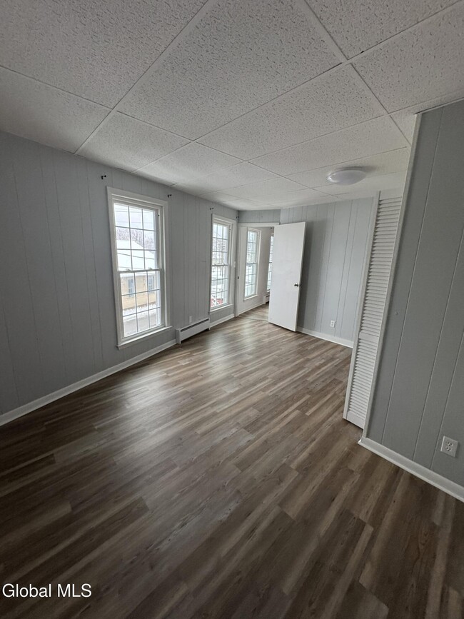 Building Photo - 219 S Main St