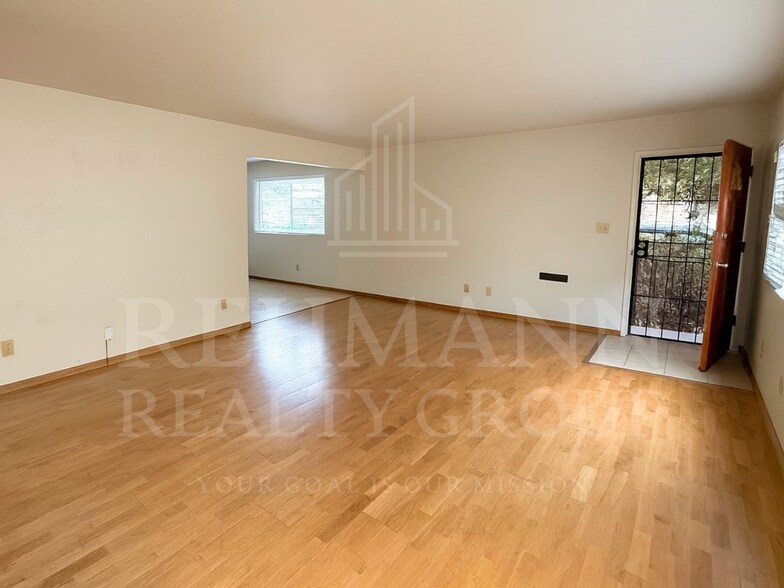 Building Photo - 4235 Kendall St