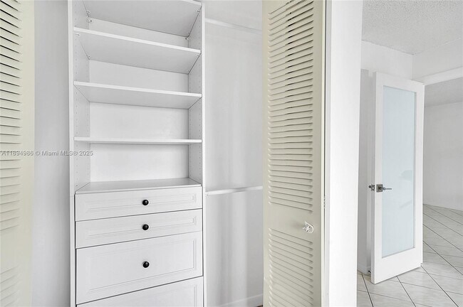 Building Photo - 7150 Indian Creek Dr