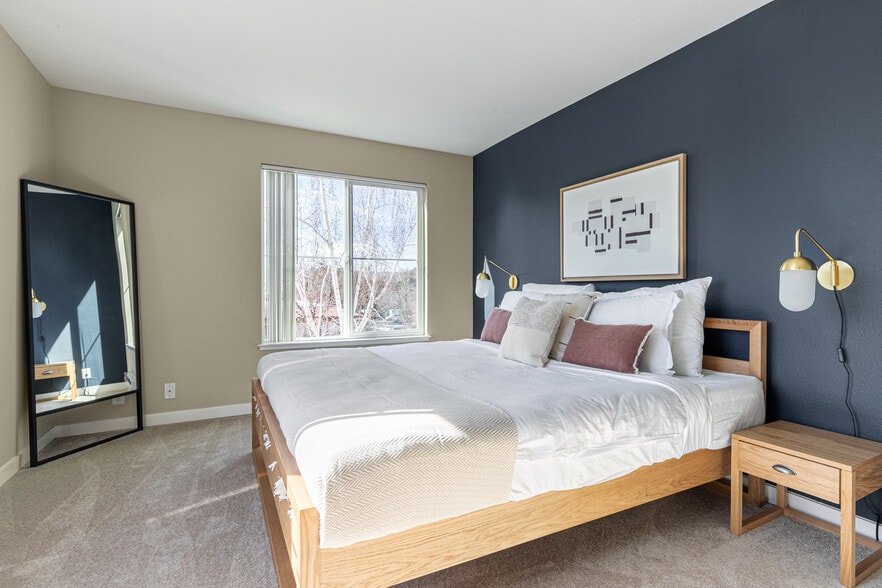 Building Photo - 1050 Benton St