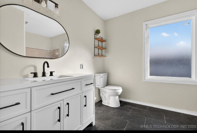 Building Photo - 508 NE Avondale Ave