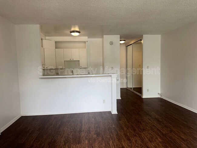 Building Photo - 650 N Oakland Ave