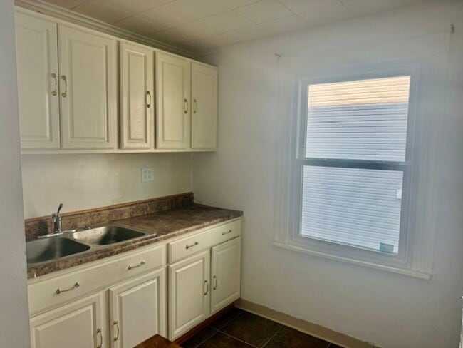 Building Photo - 2 Bedroom House for Rent Irwin, PA 15642