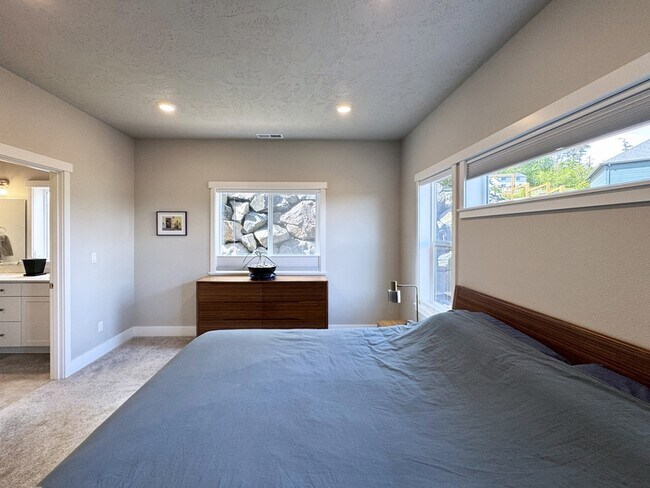 Building Photo - 2771 Cascara Dr