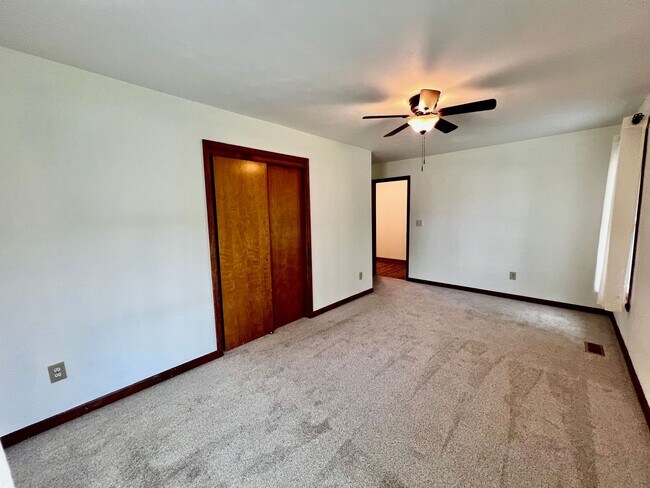 Building Photo - 4 bedroom ranch in the desirable Bellamy W...