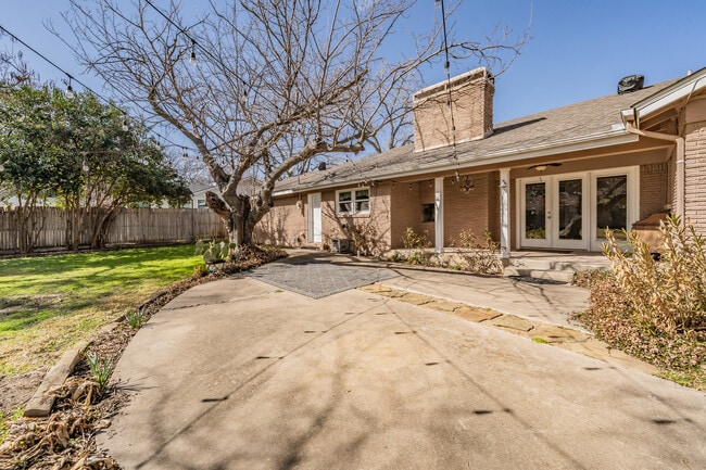 Building Photo - 6817 Fortune Rd