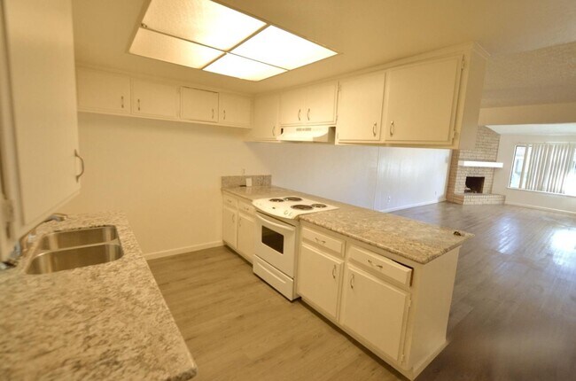 Building Photo - 5510-5510 Fair Oaks Blvd