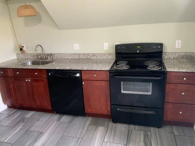 Building Photo - 23 Williams St