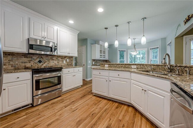 Building Photo - 461 Braidwood Walk NW