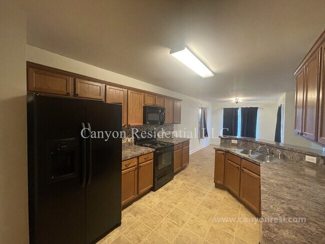 Building Photo - 1604 Cedrow Dr