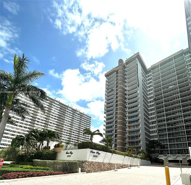 Building Photo - 2030 S Ocean Dr