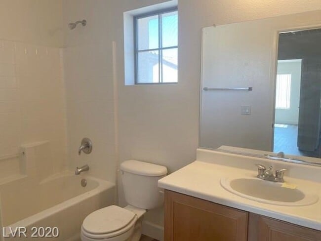 Building Photo - Gorgeous SW Las Vegas 3 beds, 2.5 baths. Luxury vinyl planks throughout.