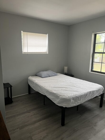 Building Photo - 1818 Blossom Ter