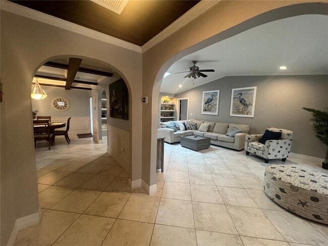 Building Photo - 681 Verona St