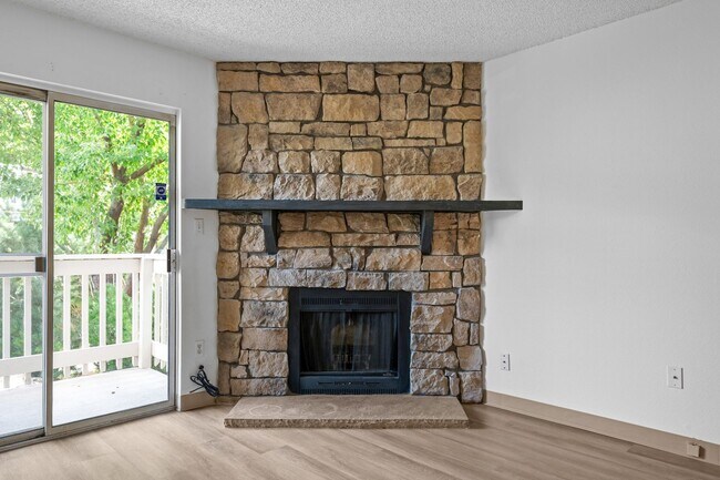 Building Photo - Updated 1BD/1BA Condo in DTC – Available Now!