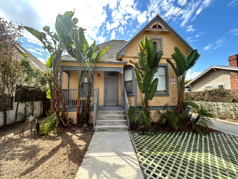 Building Photo - 1334 W 22nd St