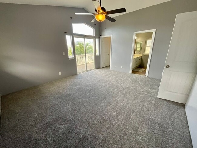 Building Photo - 4 bedroom, 2.5 bath, Mountain and Ocean Balcony Views, Solar Panels