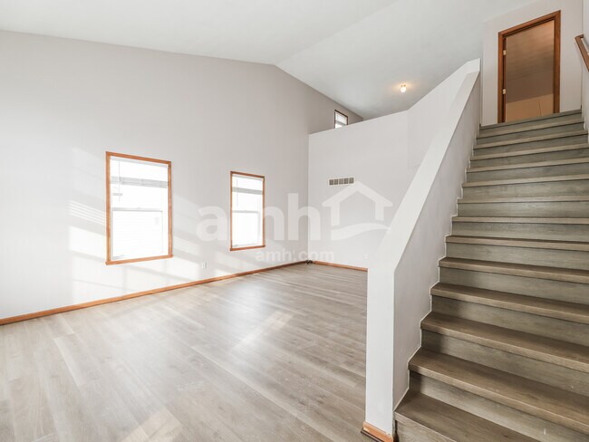 Building Photo - 3042 Bauer Dr