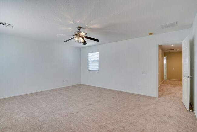 Building Photo - SPACIOUS 3 BEDROOM HOME IN 89044