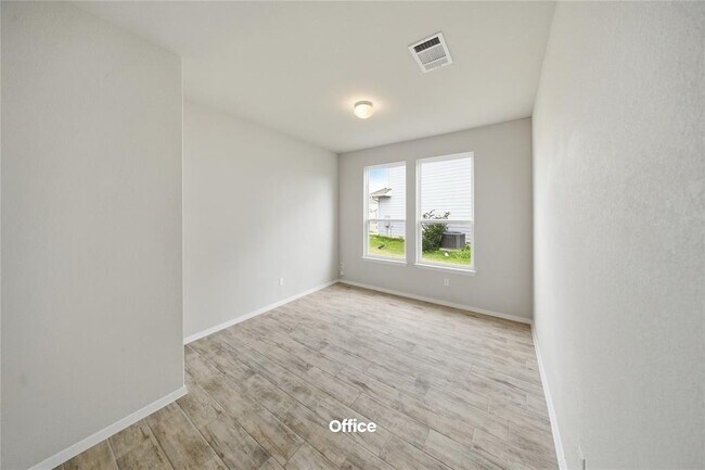 Building Photo - 123 White Dunes Dr