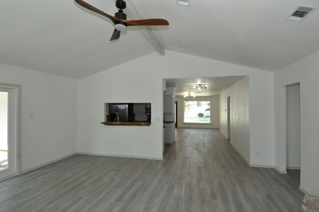 Building Photo - Great single level home in Anderson Mill. ...